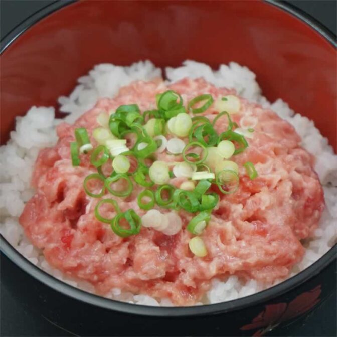 本マグロの大トロで作ったネギトロ丼